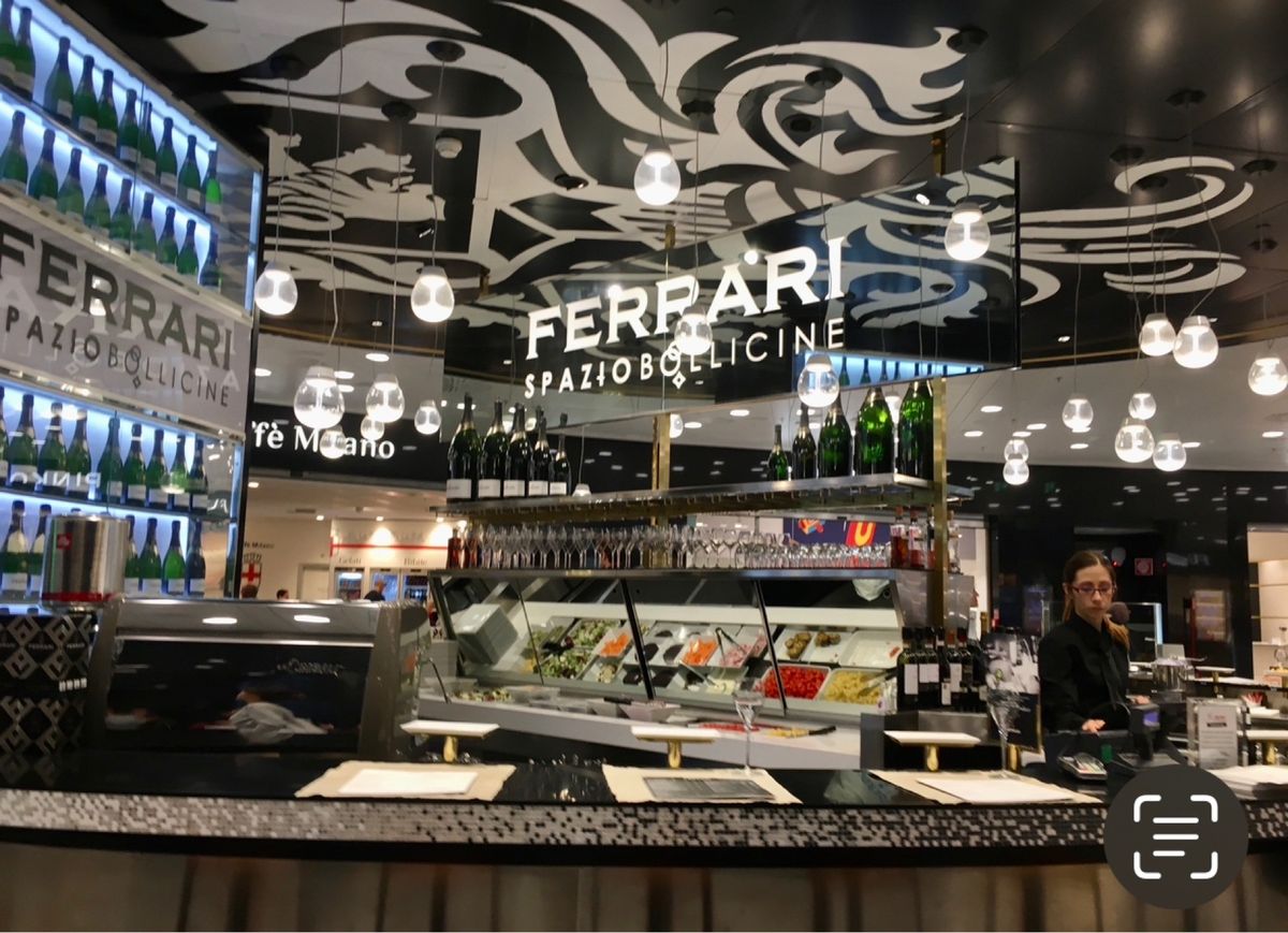 香港へ向かいます。今回は現地調達したリモアもあって3個！