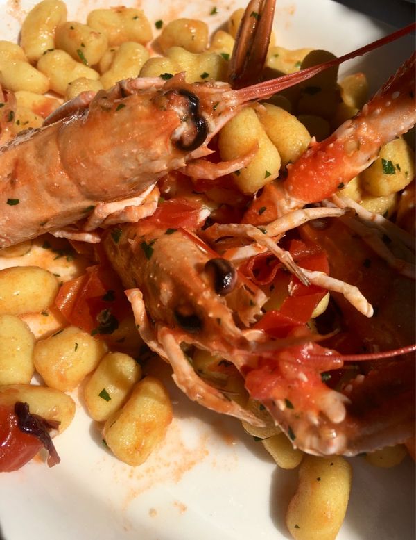 香港・跑馬地 Happy Valley「NRT ✈︎ HKG ✈︎ CDG ✈︎ GOA 🚇 Monterosso 🚇 Milano ✈︎ HKG」の写真：ランチはマナローラまで