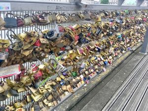 オペラからヴァンドーム広場とチュイルリー庭園を抜けて、オルセー美術館へ向か...