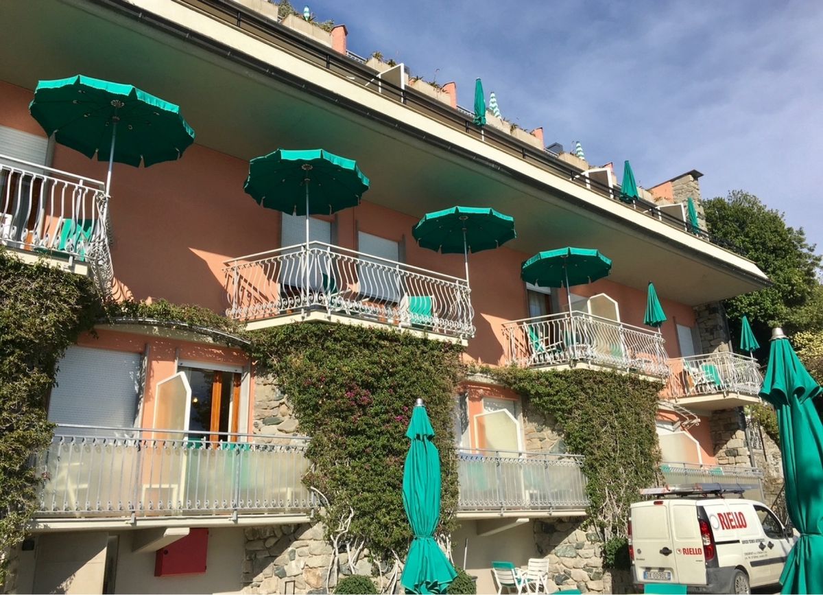 モンテロッソ•アル•マーレに到着。

海外あるある、妻のリモアのホイールが...