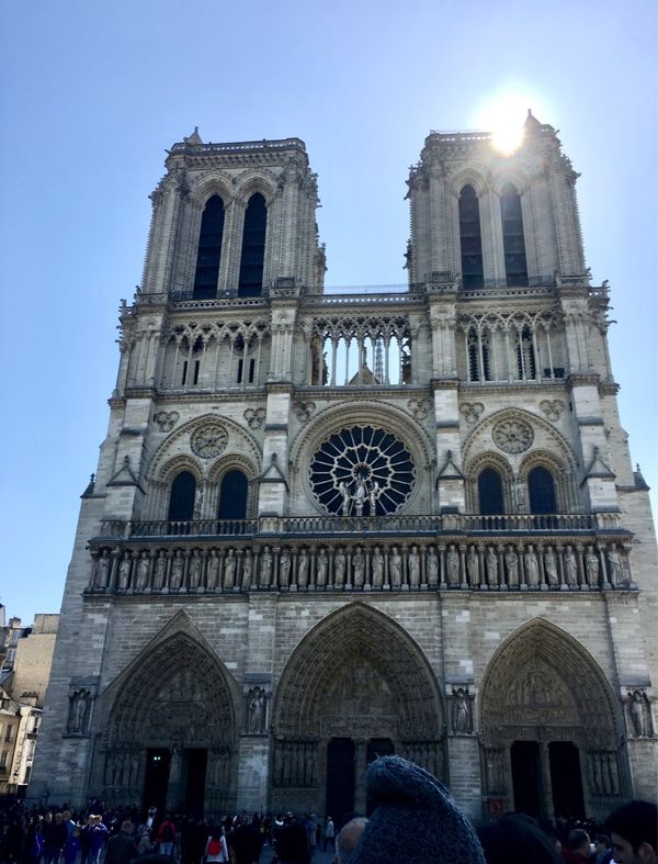 香港・跑馬地 Happy Valley「NRT ✈︎ HKG ✈︎ CDG ✈︎ GOA 🚇 Monterosso 🚇 Milano ✈︎ HKG」の写真：ノートルダム大聖堂。

丁度ミサを拝見出...
