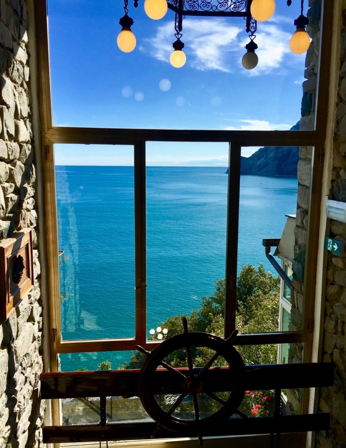 モンテロッソ•アル•マーレに到着。

海外あるある、妻のリモアのホイールが...