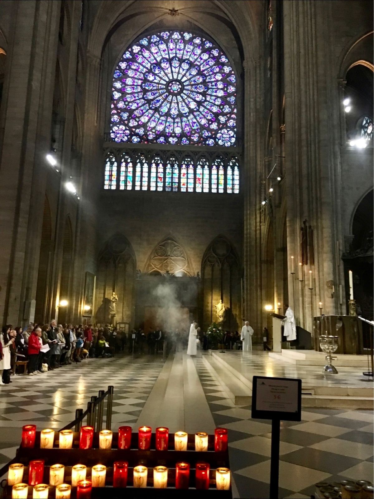 ノートルダム大聖堂。

丁度ミサを拝見出来た。
1919年の火事で消失の前...