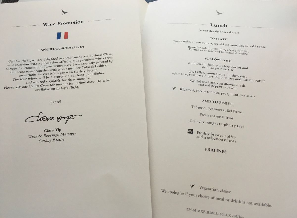 香港へ向かいます。今回は現地調達したリモアもあって3個！