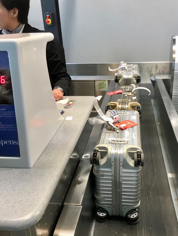 香港・跑馬地 Happy Valley「NRT ✈︎ HKG ✈︎ CDG ✈︎ GOA 🚇 Monterosso 🚇 Milano ✈︎ HKG」の写真：香港へ向かいます。今回は現地調達したリモ...