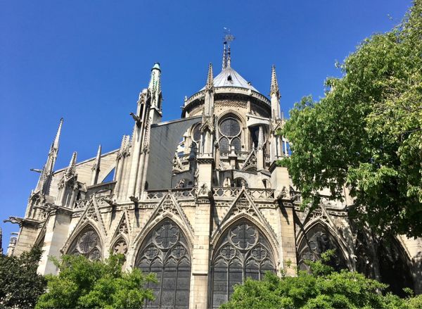 香港・跑馬地 Happy Valley「NRT ✈︎ HKG ✈︎ CDG ✈︎ GOA 🚇 Monterosso 🚇 Milano ✈︎ HKG」の写真：ノートルダム大聖堂周辺を散策。

パレ•...