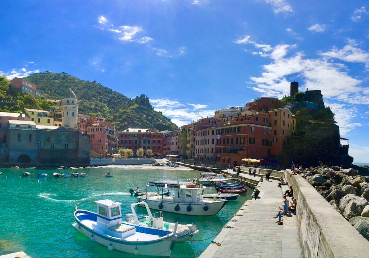 翌日はモンテロッソ以外の村を訪れます。先ずボートで向かったのはヴェルナッツァ