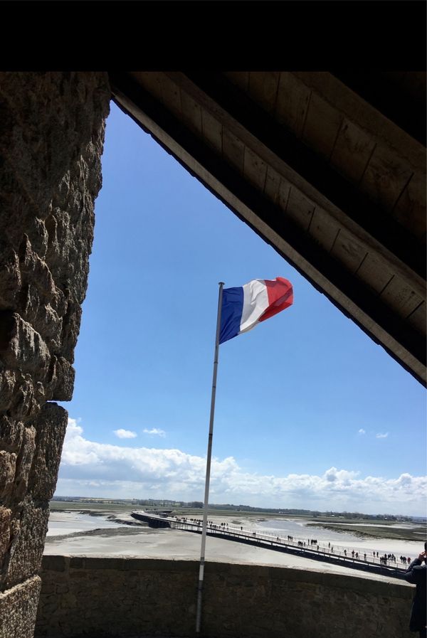 香港・跑馬地 Happy Valley「NRT ✈︎ HKG ✈︎ CDG ✈︎ GOA 🚇 Monterosso 🚇 Milano ✈︎ HKG」の写真：モン•サン•ミッシェル内と干潟