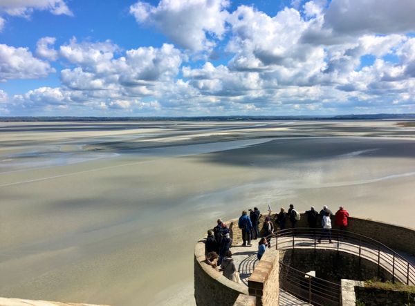 香港・跑馬地 Happy Valley「NRT ✈︎ HKG ✈︎ CDG ✈︎ GOA 🚇 Monterosso 🚇 Milano ✈︎ HKG」の写真：干潟のサン•マロ湾