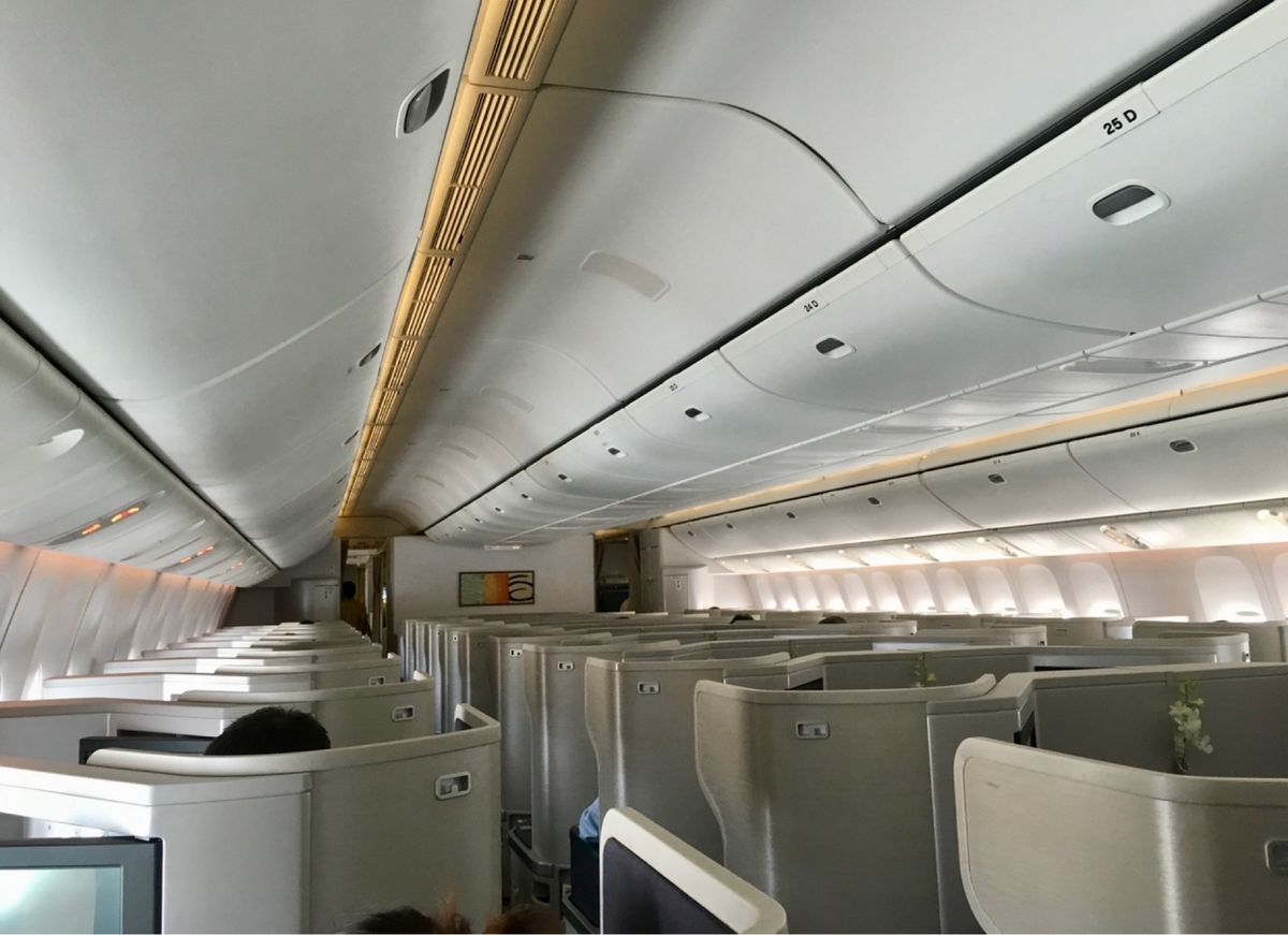 香港へ向かいます。今回は現地調達したリモアもあって3個！