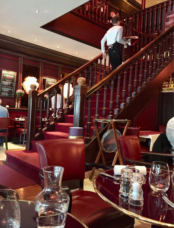 香港・跑馬地 Happy Valley「NRT ✈︎ HKG ✈︎ CDG ✈︎ GOA 🚇 Monterosso 🚇 Milano ✈︎ HKG」の写真：パリ最後の夜