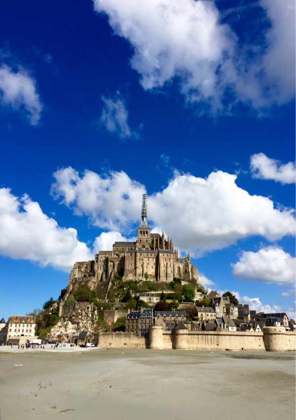 香港・跑馬地 Happy Valley「NRT ✈︎ HKG ✈︎ CDG ✈︎ GOA 🚇 Monterosso 🚇 Milano ✈︎ HKG」の写真：モン•サン•ミッシェル