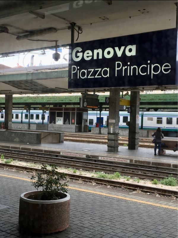 香港・跑馬地 Happy Valley「NRT ✈︎ HKG ✈︎ CDG ✈︎ GOA 🚇 Monterosso 🚇 Milano ✈︎ HKG」の写真：シャルルドゴールの、一番端のターミナルか...