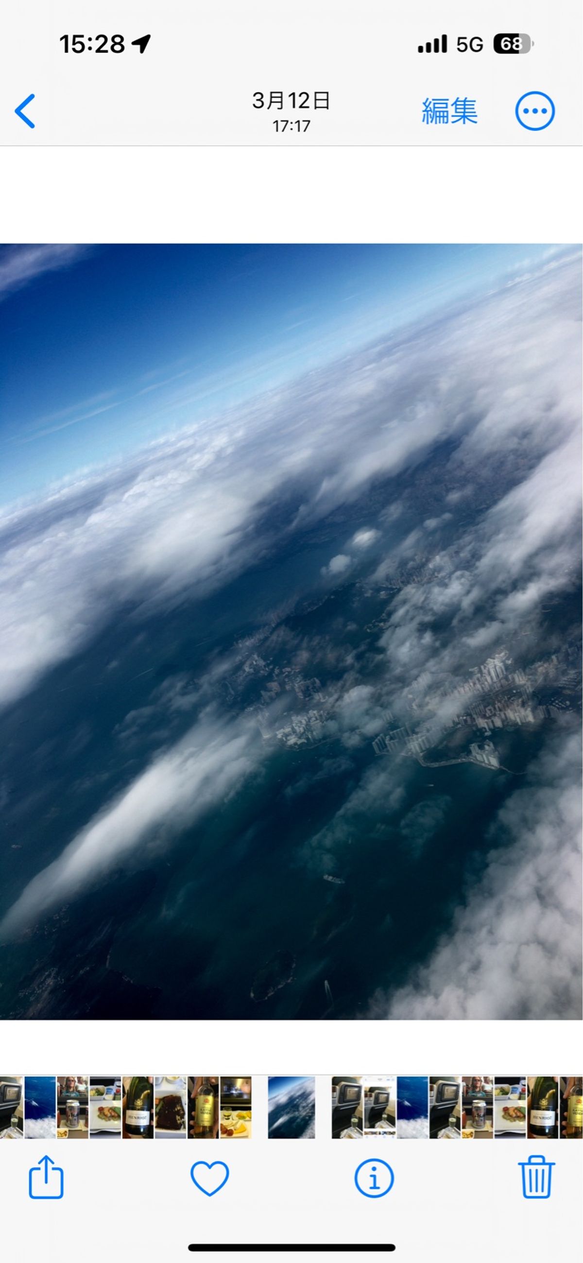 富士山には薄っすらと雪