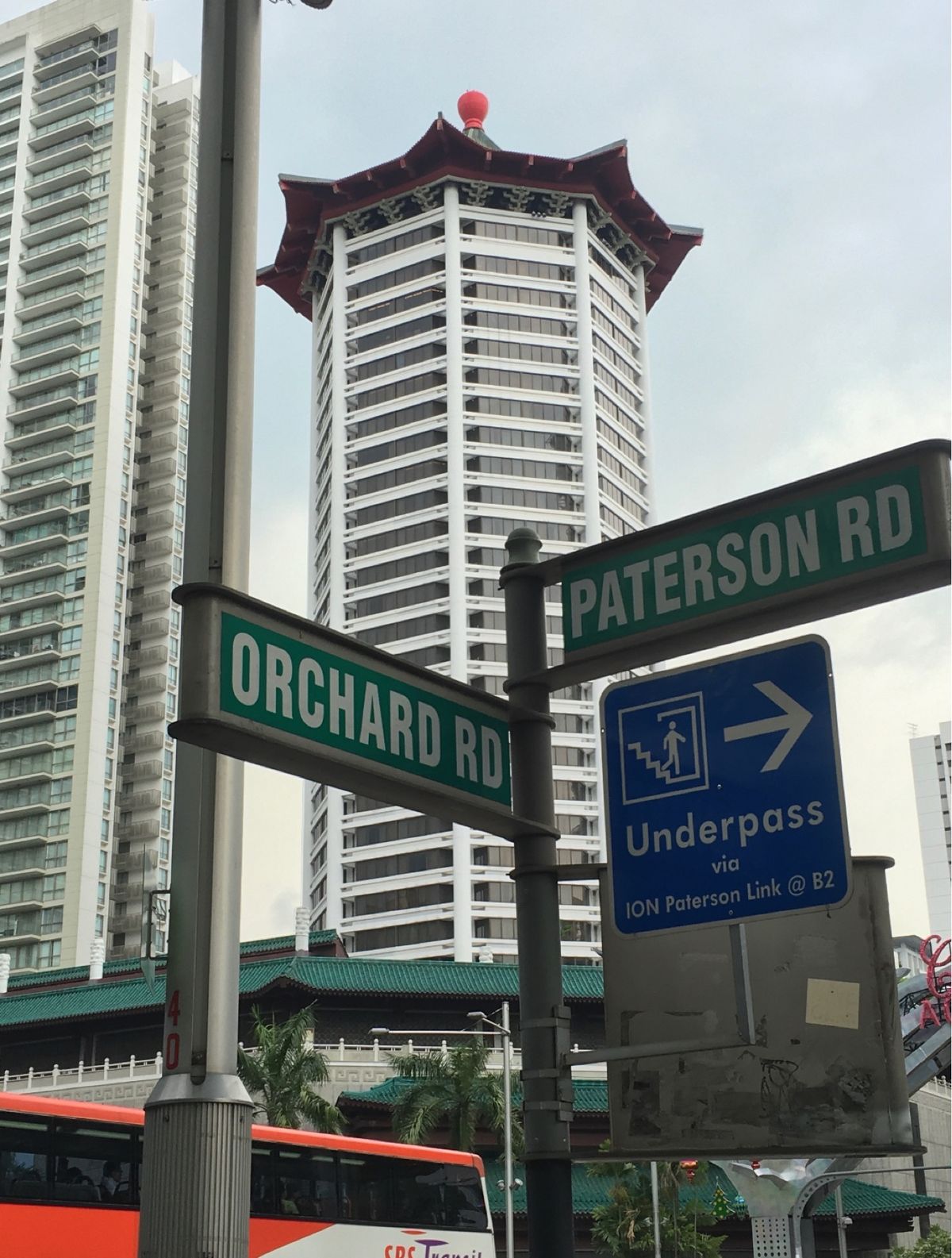 オーチャードロードからマリーナベイサンズ方面へ