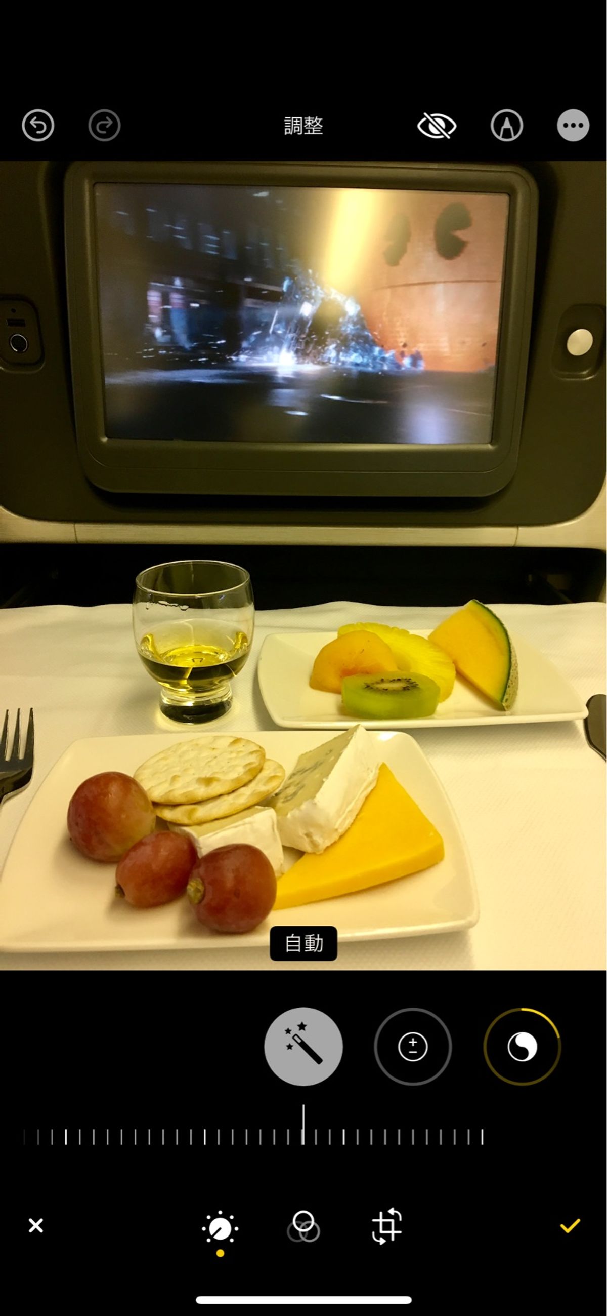 富士山には薄っすらと雪