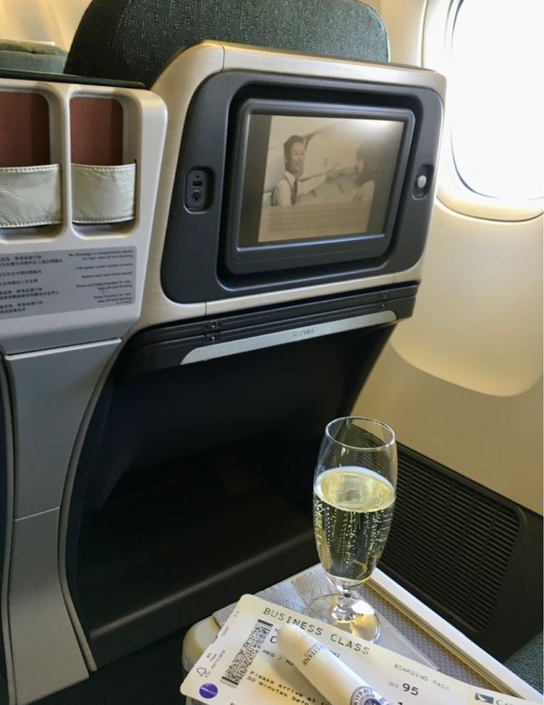 香港・跑馬地 Happy Valley「 NRT ✈︎ HKG ✈︎ SIN ✈︎ BKK ✈︎ HKG ✈︎ NRT」の写真：カナダ人妻の甥が、シンガポールの病院に入...