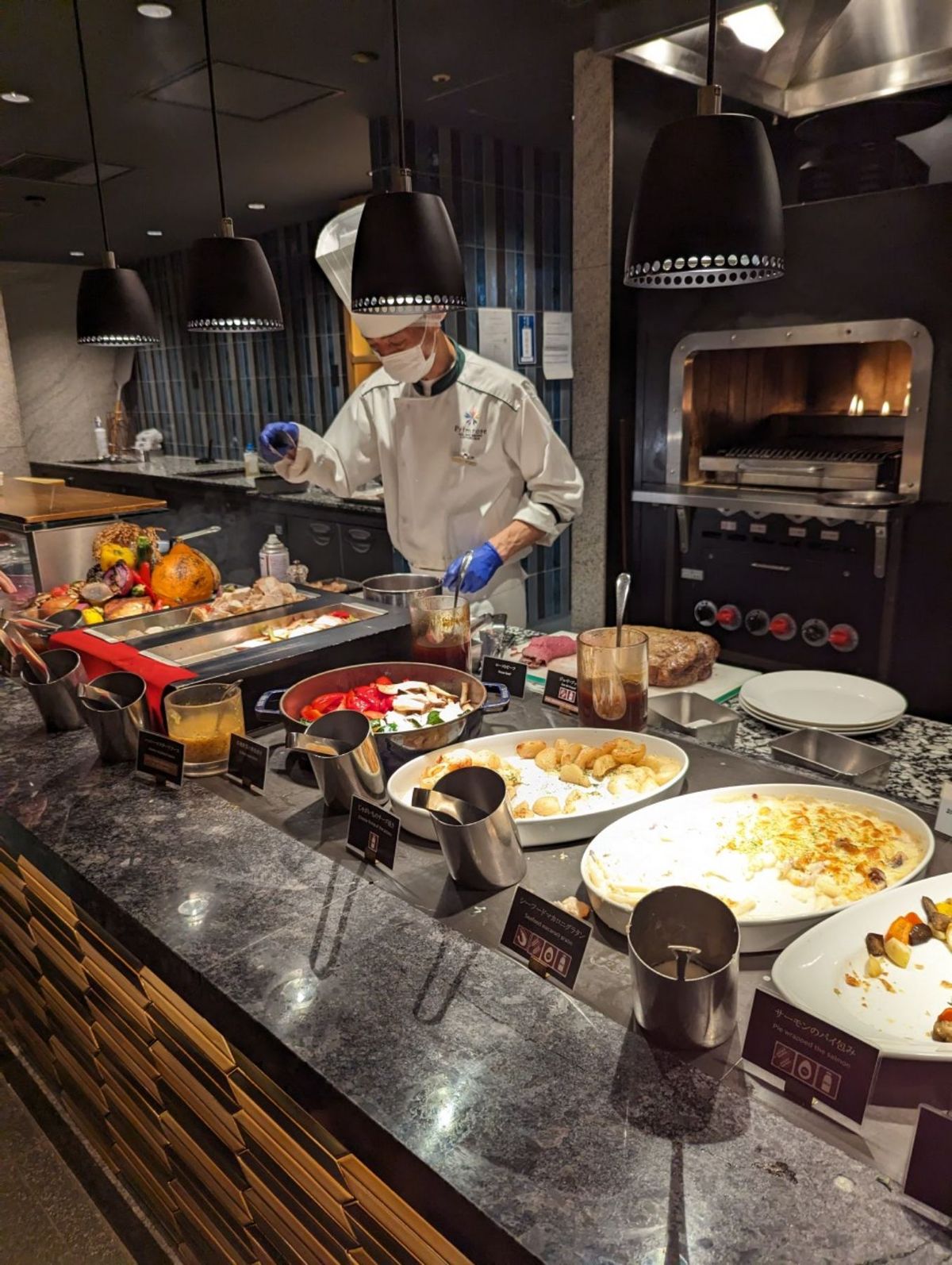 夕食はホテルのプリムローズ
何度も泊まったことあるけど初。

ブッフェレス...