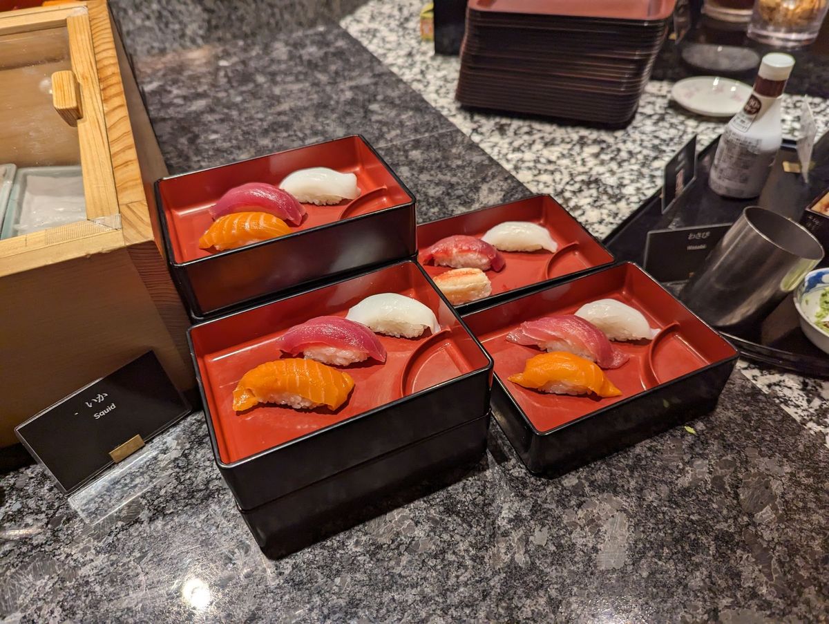 夕食はホテルのプリムローズ
何度も泊まったことあるけど初。

ブッフェレス...