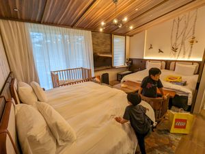 軽井沢プリンスホテルウエストに到着

部屋はウエストデラックスツインの新し...