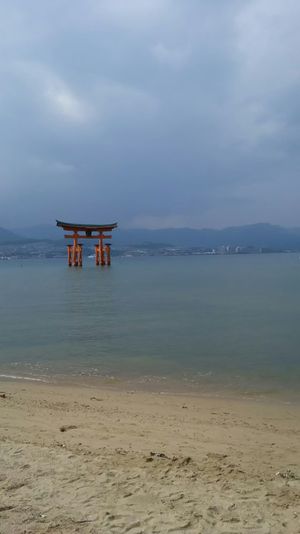 厳島神社にも行ってきた。
途中から雨降ったから空真暗😂