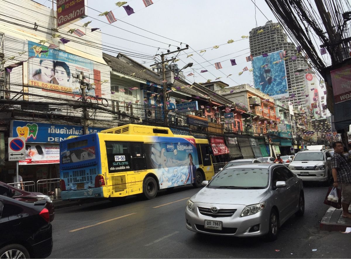 ホテル専用のボートでランチへ。