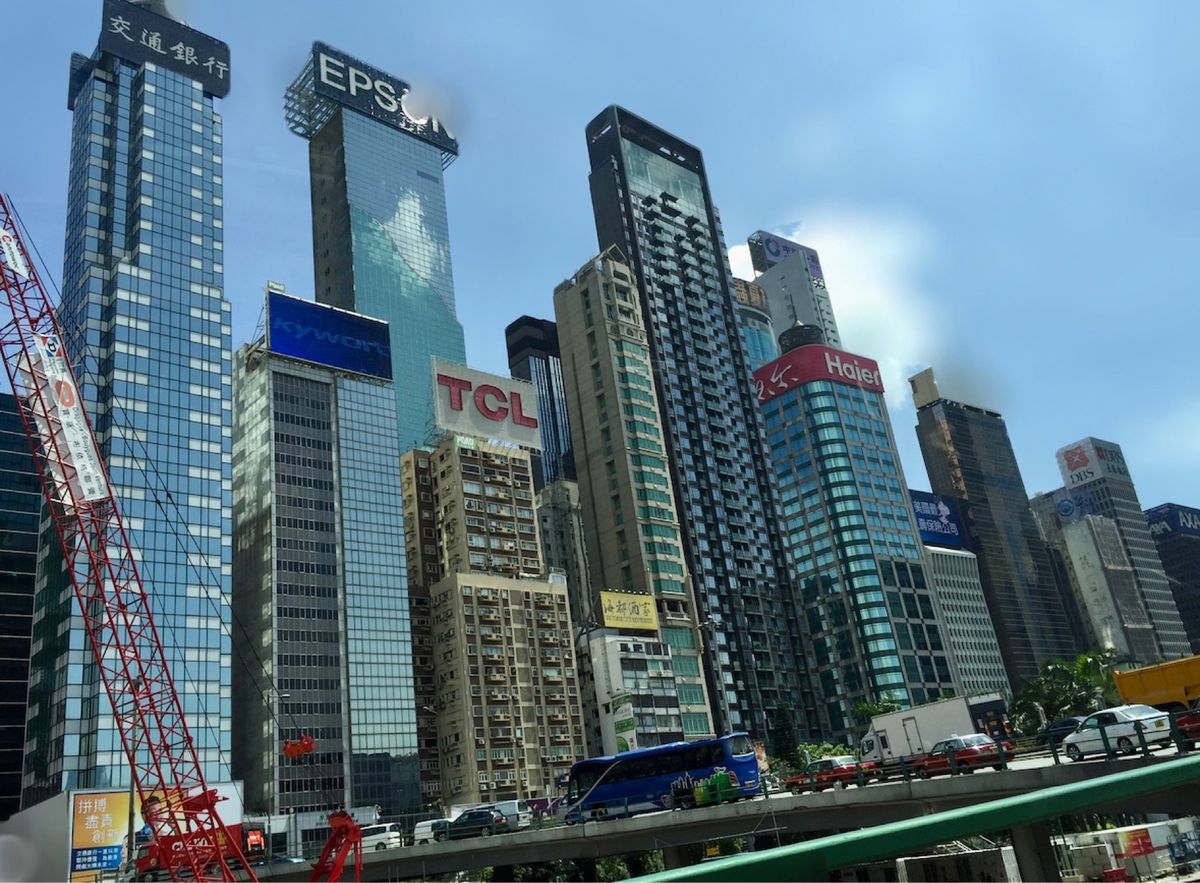 いつも通り、香港でカナダ人妻と落ち合います。