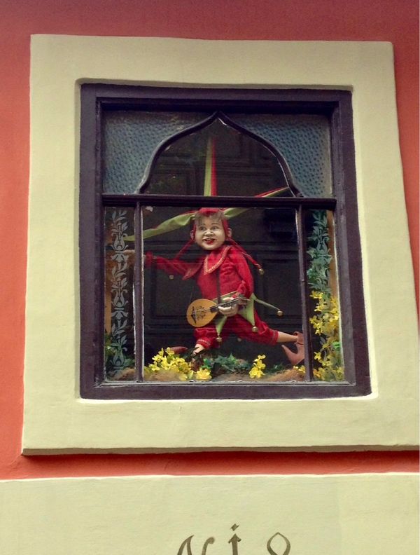 香港「NRT ✈︎ HKG ✈︎ CDG ✈︎ PRG ✈︎ FRA ✈︎ HKG ✈︎ NRT」の写真：プラハ城近くのレストランで豚脚のロースト...