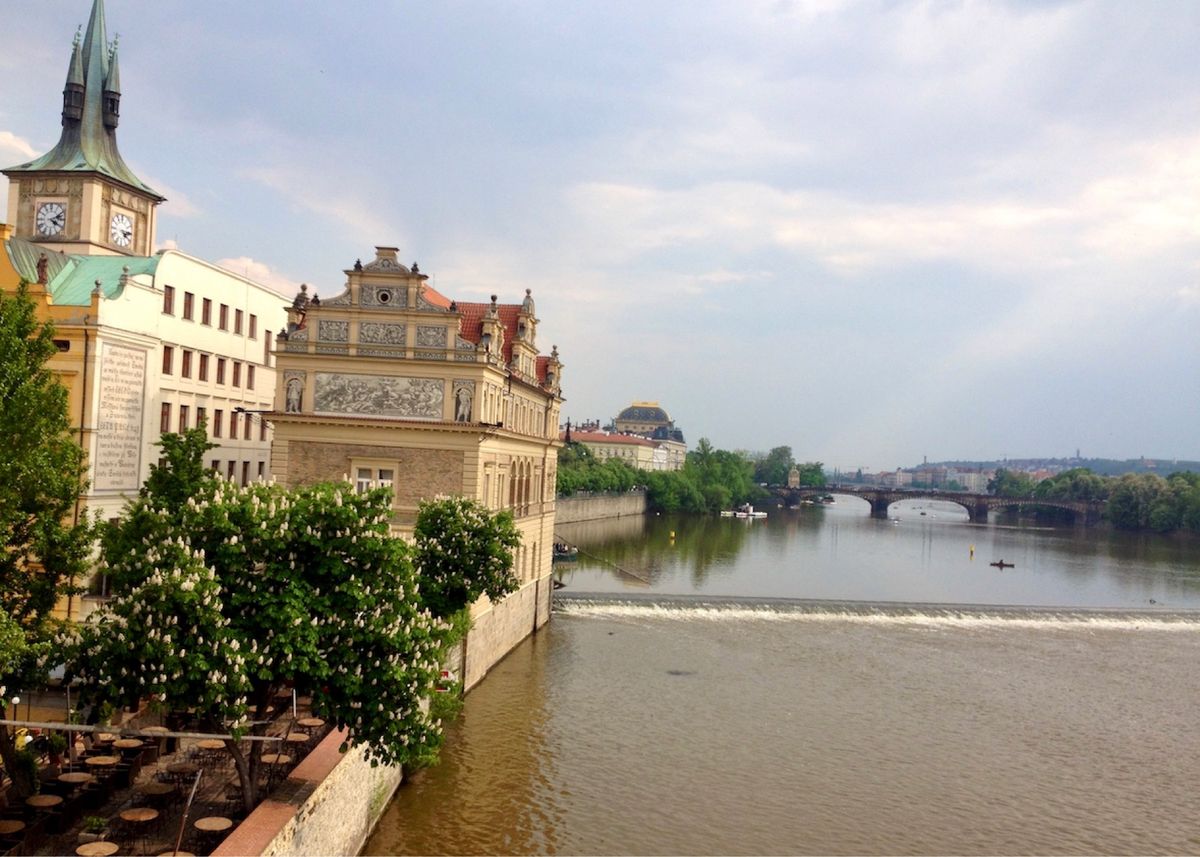 カレル橋近くでトルデルニークを頂きました。