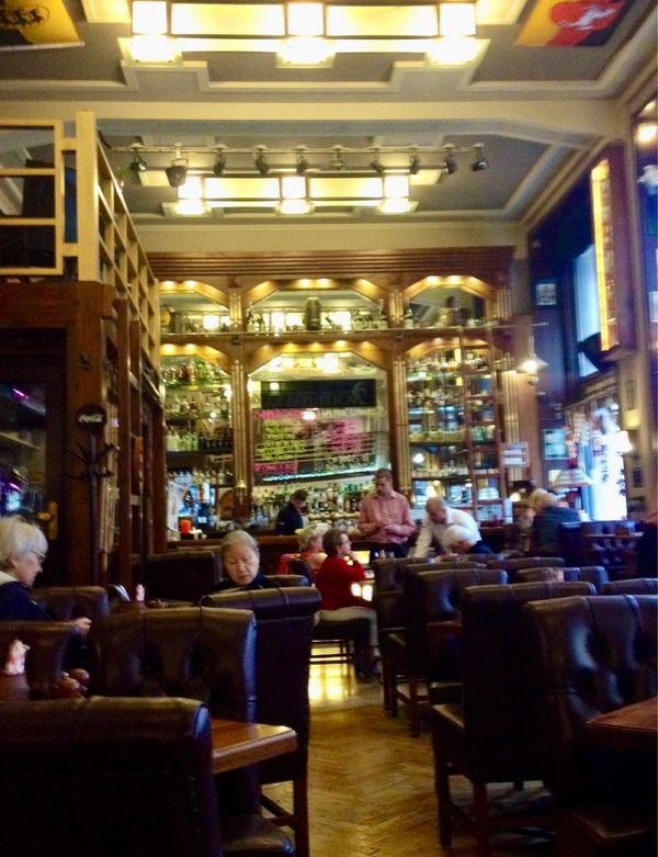 香港「NRT ✈︎ HKG ✈︎ CDG ✈︎ PRG ✈︎ FRA ✈︎ HKG ✈︎ NRT」の写真：夕食はホテル近くのパブで。