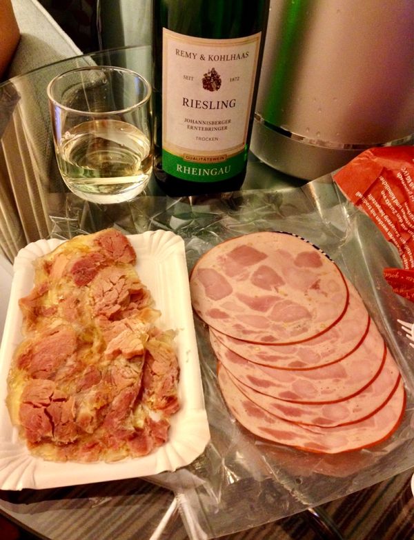 香港「NRT ✈︎ HKG ✈︎ CDG ✈︎ PRG ✈︎ FRA ✈︎ HKG ✈︎ NRT」の写真：ホテルにて。