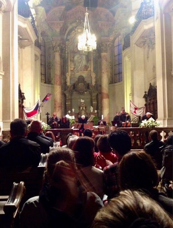 香港「NRT ✈︎ HKG ✈︎ CDG ✈︎ PRG ✈︎ FRA ✈︎ HKG ✈︎ NRT」の写真：夜は旧市街広場でクラッシックの￼コンサー...