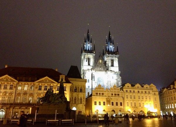 香港「NRT ✈︎ HKG ✈︎ CDG ✈︎ PRG ✈︎ FRA ✈︎ HKG ✈︎ NRT」の写真：ライトアップされたティーン教会。