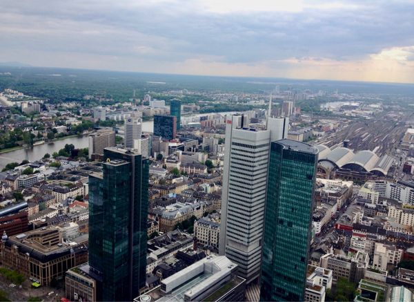 香港「NRT ✈︎ HKG ✈︎ CDG ✈︎ PRG ✈︎ FRA ✈︎ HKG ✈︎ NRT」の写真：マインタワーからマイン川の眺め。