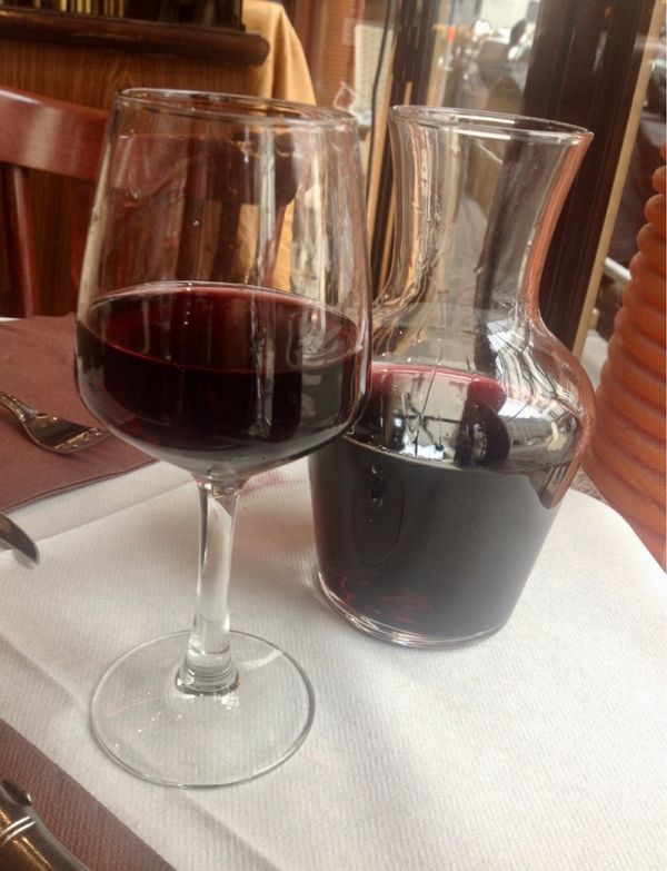 香港「NRT ✈︎ HKG ✈︎ CDG ✈︎ PRG ✈︎ FRA ✈︎ HKG ✈︎ NRT」の写真：ランチはカフェで。