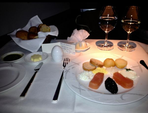 香港・跑馬地 Happy Valley「NRT ✈︎ HKG ✈︎ MXP 🚇 Venezia 🚇 Firenze 🚇 Pisa 🚇 Firenze 🚇 MXP ✈︎ HKG ✈︎ NRT」の写真：いつも通り香港でカナダ人妻と落ち合い、ミ...