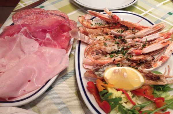 香港・跑馬地 Happy Valley「NRT ✈︎ HKG ✈︎ MXP 🚇 Venezia 🚇 Firenze 🚇 Pisa 🚇 Firenze 🚇 MXP ✈︎ HKG ✈︎ NRT」の写真：ランチ