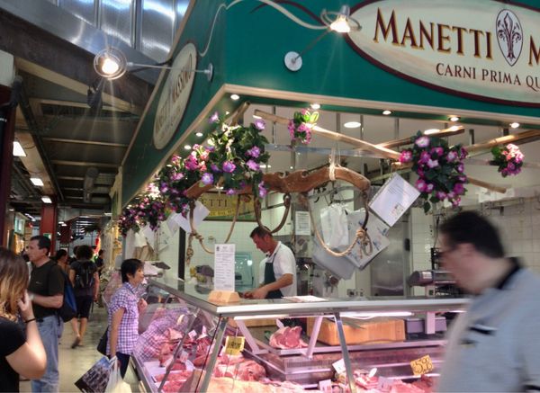 香港・跑馬地 Happy Valley「NRT ✈︎ HKG ✈︎ MXP 🚇 Venezia 🚇 Firenze 🚇 Pisa 🚇 Firenze 🚇 MXP ✈︎ HKG ✈︎ NRT」の写真：中央市場。