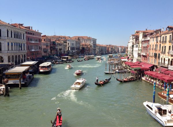 香港・跑馬地 Happy Valley「NRT ✈︎ HKG ✈︎ MXP 🚇 Venezia 🚇 Firenze 🚇 Pisa 🚇 Firenze 🚇 MXP ✈︎ HKG ✈︎ NRT」の写真：リアルト橋から。