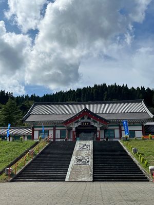 山形県道の駅とざわ。トイレ休憩で立ち寄り。韓国ドラマに出てきそうな建物。