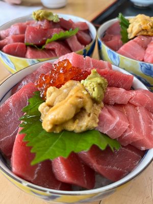 青森県の先端、大間へ。まぐろの一本釣りが有名。飲食店が何軒かあり、マグロ丼...