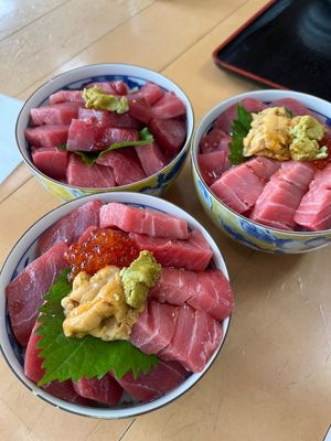 青森県の先端、大間へ。まぐろの一本釣りが有名。飲食店が何軒かあり、マグロ丼...