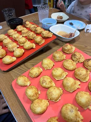 明石市で行列に並び明石焼きを頂きました。