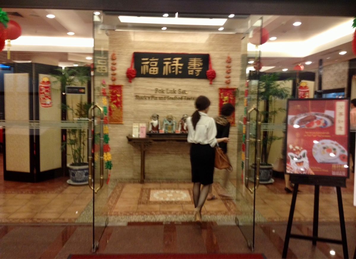 結婚式後のディナー。