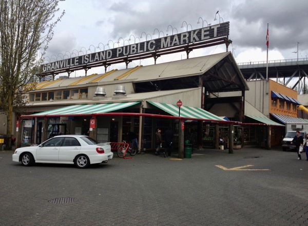 香港・跑馬地 Happy Valley「NRT ✈︎ HKG ✈︎ YVR ⛐ Whistler ⛐ YVR ✈︎ HKG ✈︎ NRT」の写真：グランビルアイランドのマーケットで買い物です。