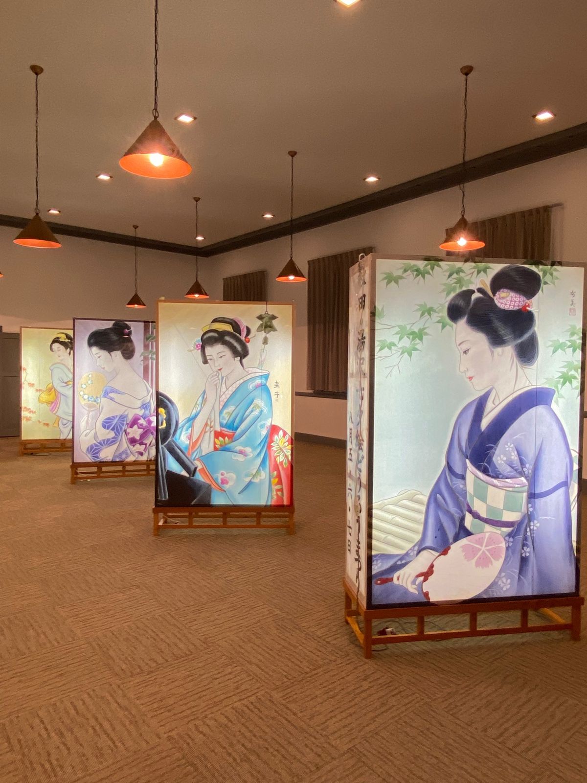 湯沢絵どうろうが見たくて。本祭に行けてないので、常設展示のある施設へ。とっ...