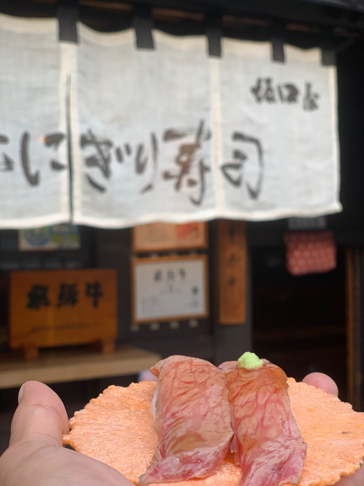 肉寿司は食べるべし！