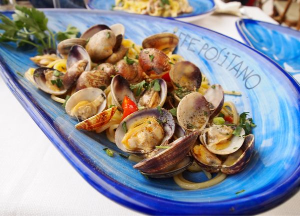 香港・跑馬地 Happy Valley「NRT ✈︎ HKG ✈︎ MXP ✈︎ NAP ⛐ Positano ⛐ Sorrent 𓊝 Capli 𓊝 Sorrent 🚇 Rome ✈︎ HKG ✈︎ NRT」の写真：レストランでシーフードを頂きます。