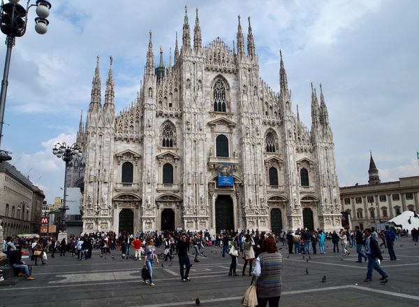 香港・跑馬地 Happy Valley「NRT ✈︎ HKG ✈︎ MXP ✈︎ NAP ⛐ Positano ⛐ Sorrent 𓊝 Capli 𓊝 Sorrent 🚇 Rome ✈︎ HKG ✈︎ NRT」の写真：いつも通り香港経由でミラノに到着。