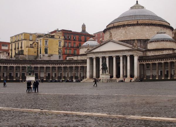 香港・跑馬地 Happy Valley「NRT ✈︎ HKG ✈︎ MXP ✈︎ NAP ⛐ Positano ⛐ Sorrent 𓊝 Capli 𓊝 Sorrent 🚇 Rome ✈︎ HKG ✈︎ NRT」の写真：マルペンサから飛行機でナポリに到着。

...